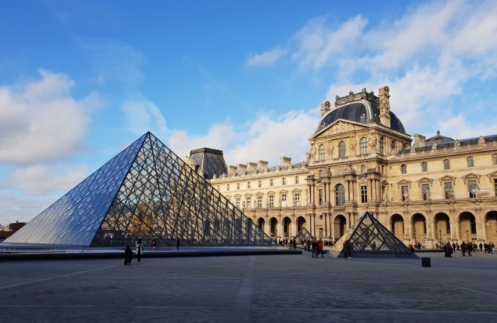 Louvre Museum, Paris, France - (How to travel France - Best Tips and Guides)